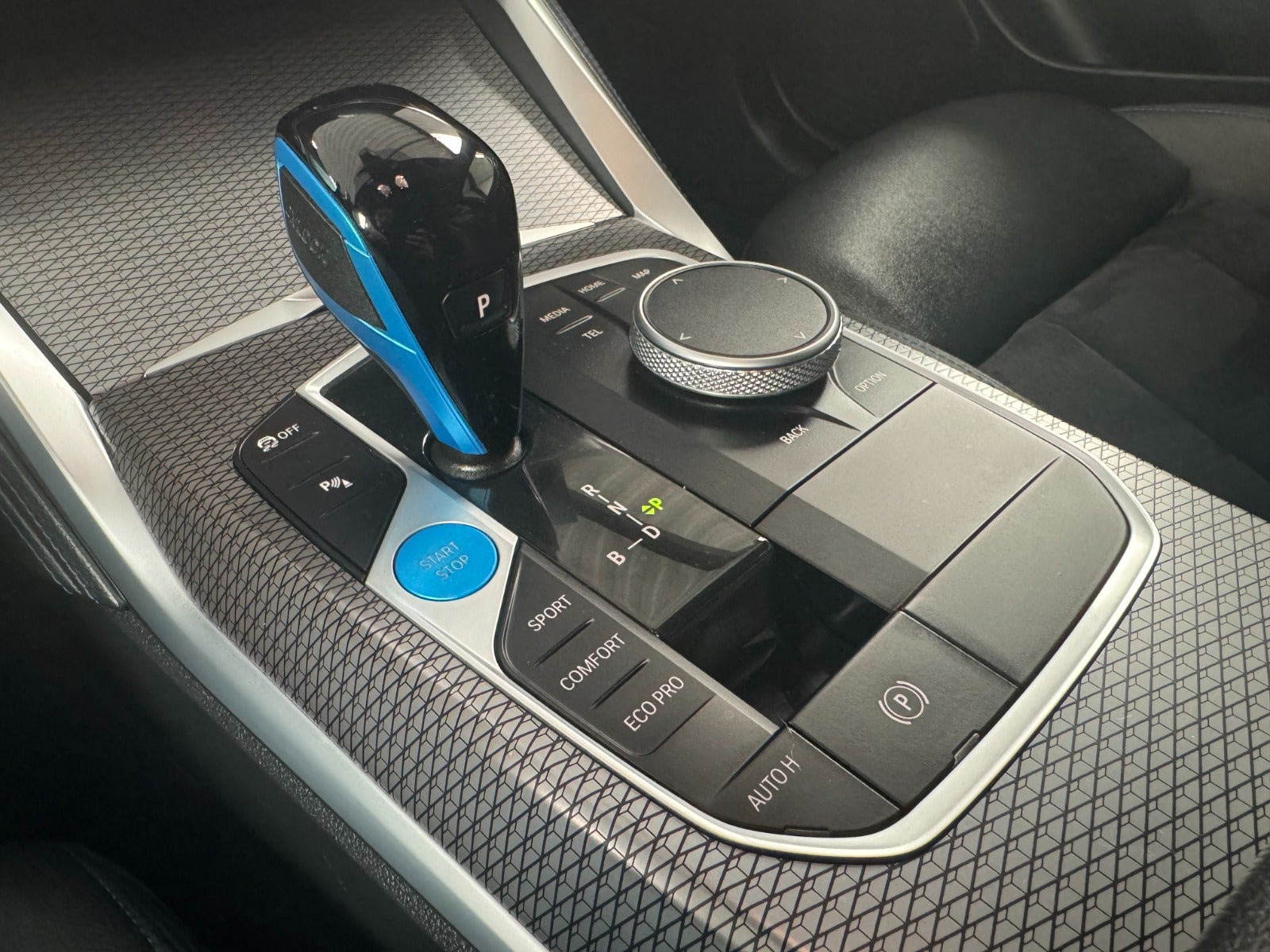 Hvid BMW i4 fra 2023