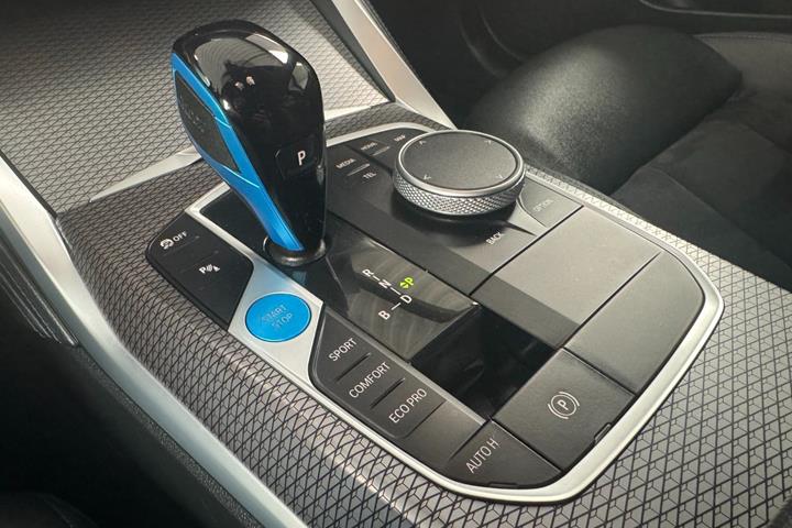 Hvid BMW i4 fra 2023