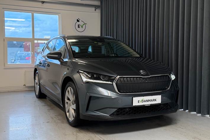 Grå Skoda Enyaq fra 2021 set udefra
