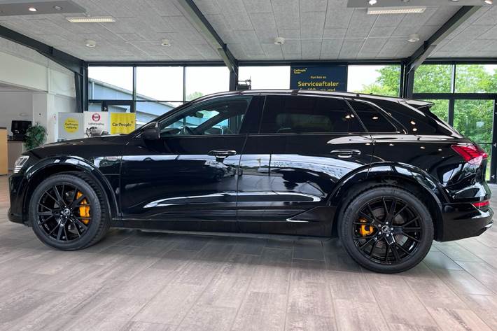 Gul Audi e-tron fra 2022