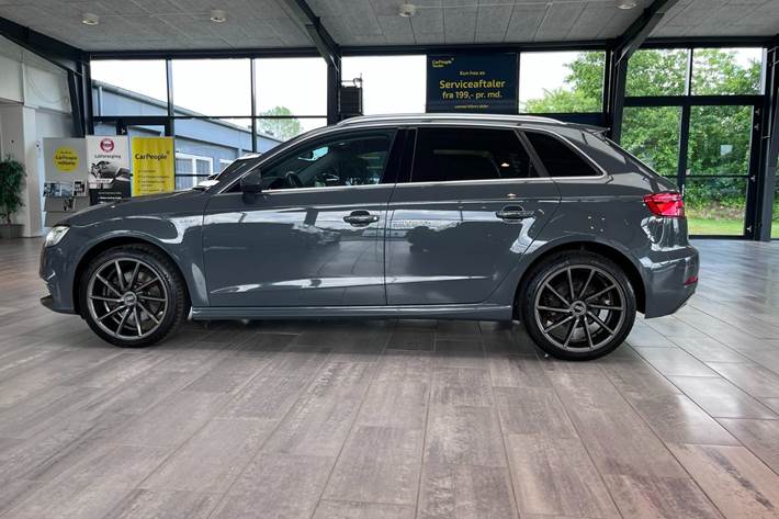 Grå Audi A3 fra 2017