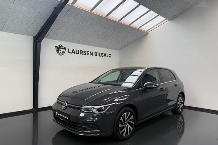 Grå VW Golf VIII fra 2021