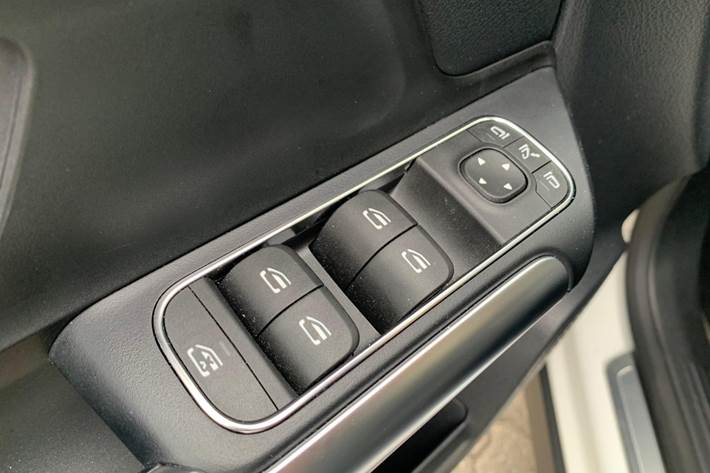 Hvid Mercedes EQA250 fra 2025