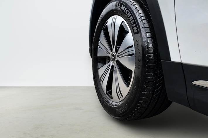 Hvid Mercedes EQA250 fra 2025