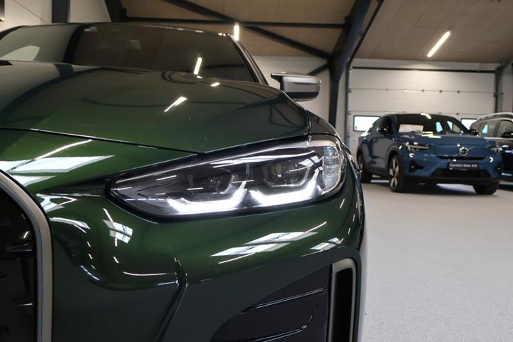 Grøn BMW i4 fra 2023