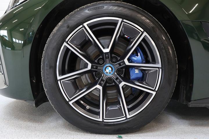 Grøn BMW i4 fra 2023