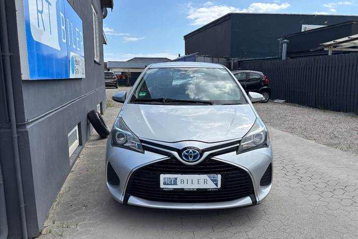 Hvid Toyota Yaris fra 2015