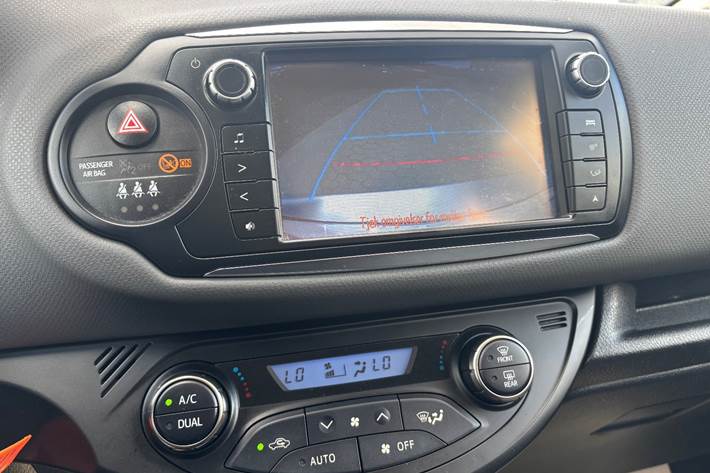 Hvid Toyota Yaris fra 2015