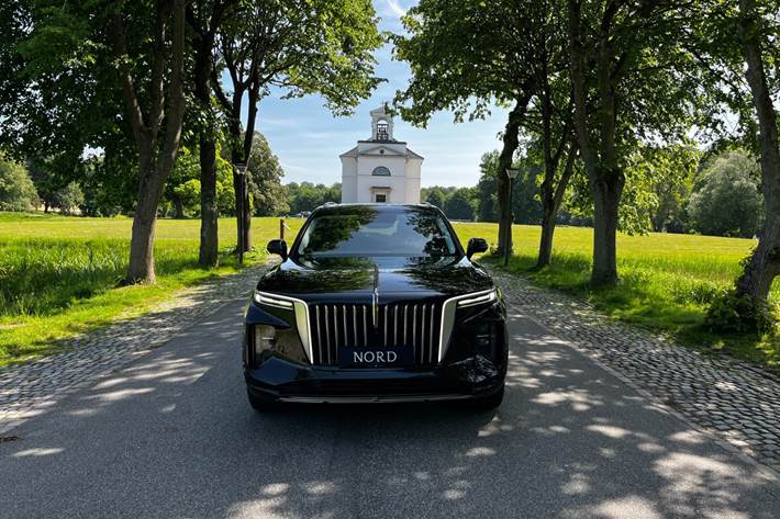 Sort Hongqi E-HS9 fra 2023