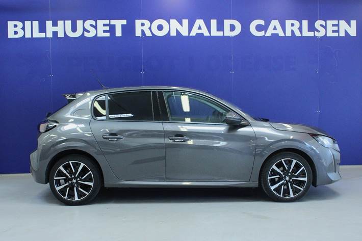 Grå Peugeot 208 fra 2021
