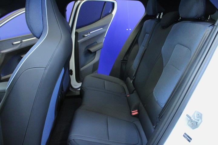 Hvid Volvo EX30 fra 2024