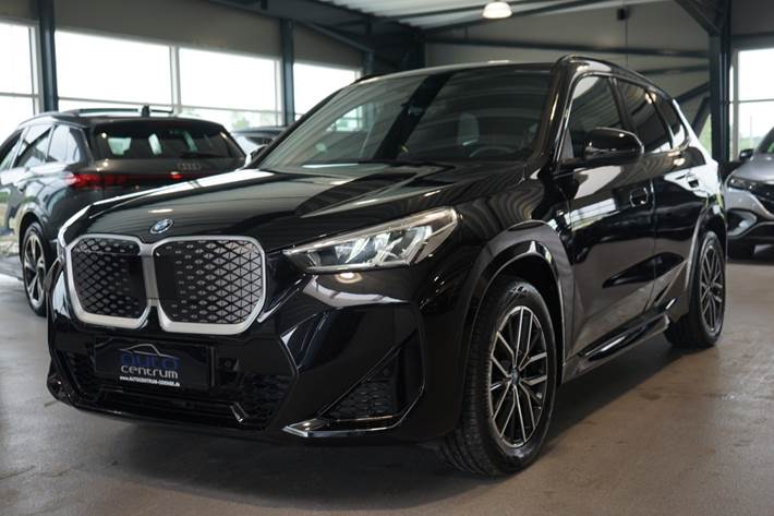 Sort BMW iX1 fra 2025