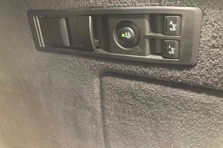 Grå BMW iX fra 2025