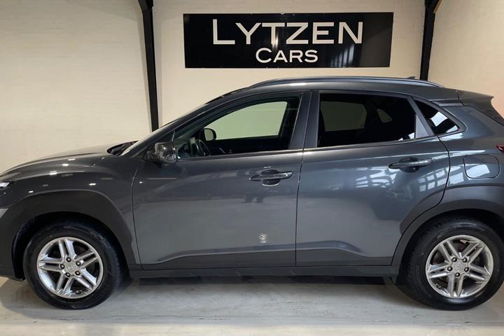 Grå Hyundai Kona fra 2021