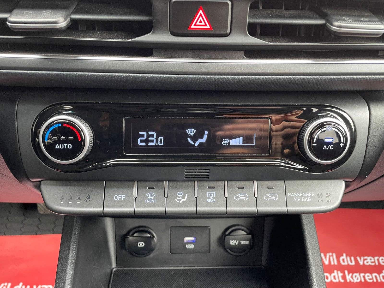 Grå Hyundai Kona fra 2021