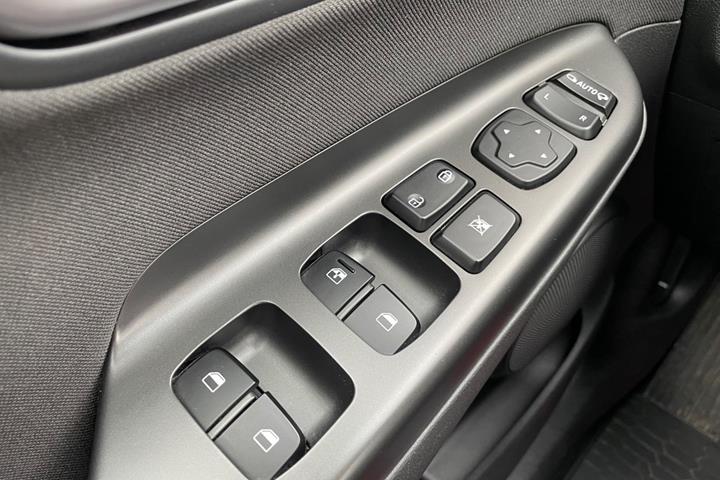 Grå Hyundai Kona fra 2021