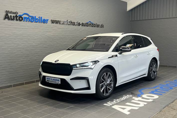 Hvid Skoda Enyaq fra 2023