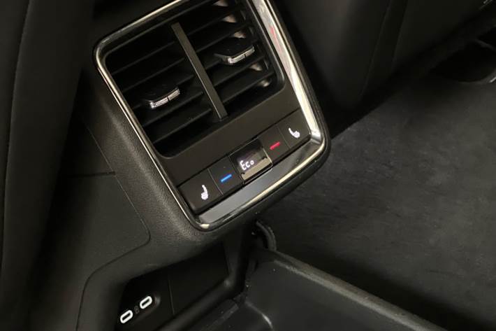 Hvid Skoda Enyaq fra 2023