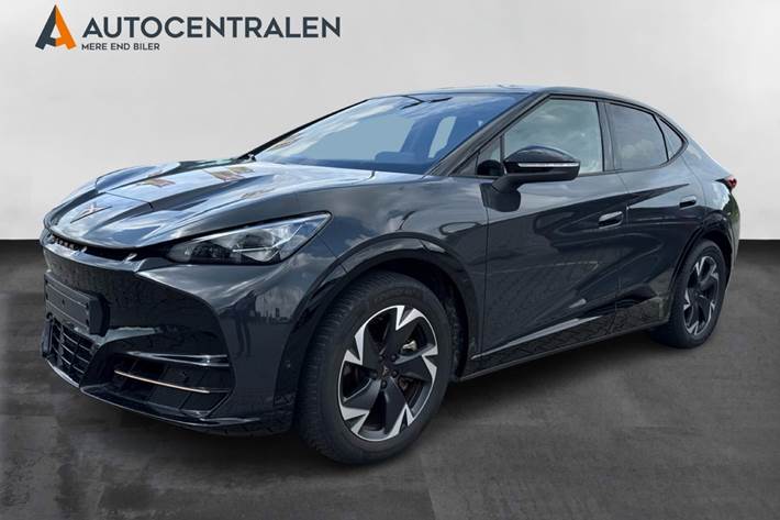 Grå Cupra Tavascan fra 2024 set udefra