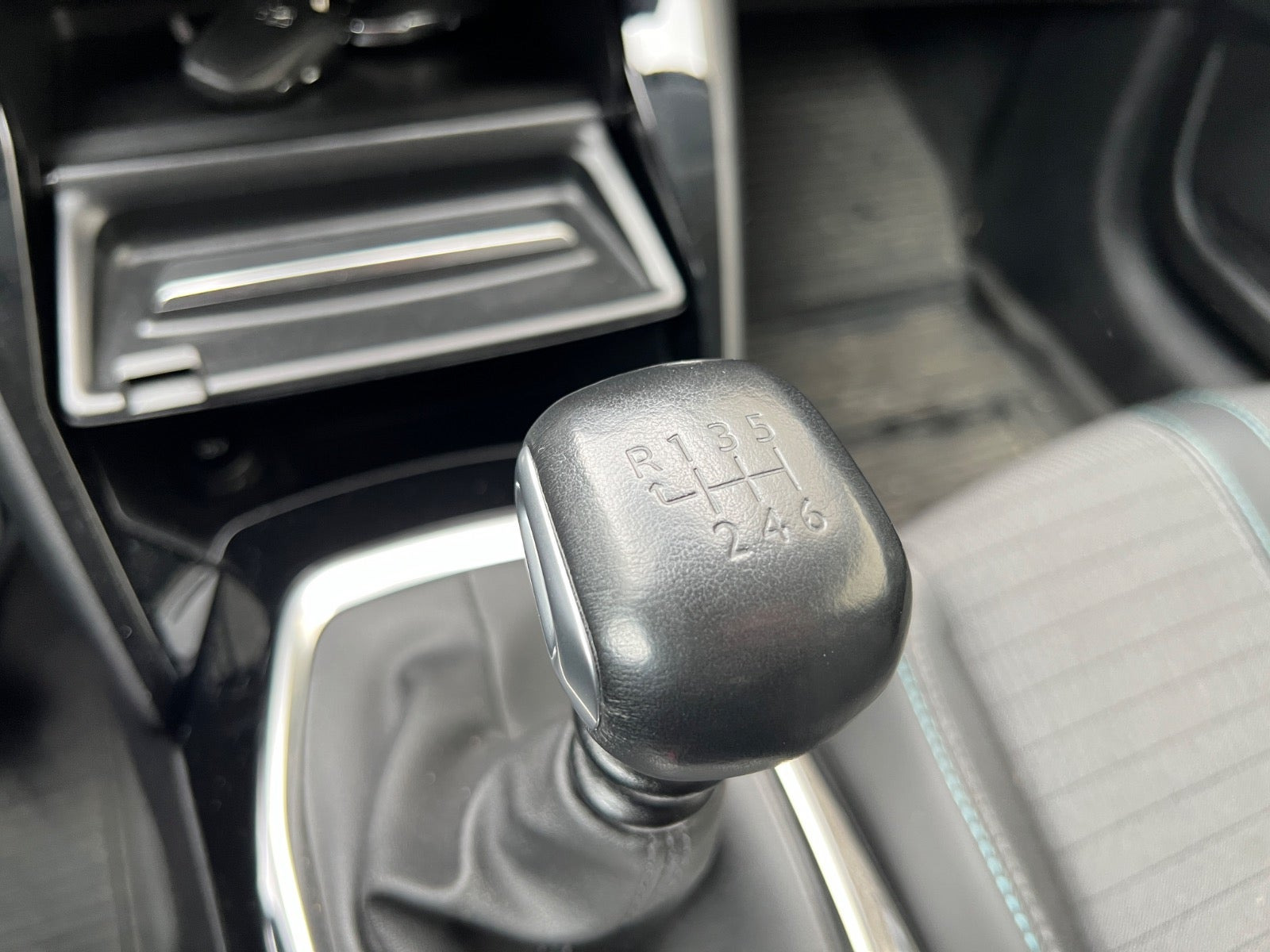 Sort Peugeot 208 fra 2022