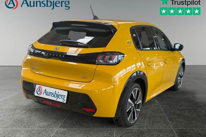 Gul Peugeot e-208 fra 2021