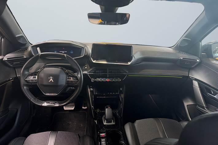 Gul Peugeot e-208 fra 2021