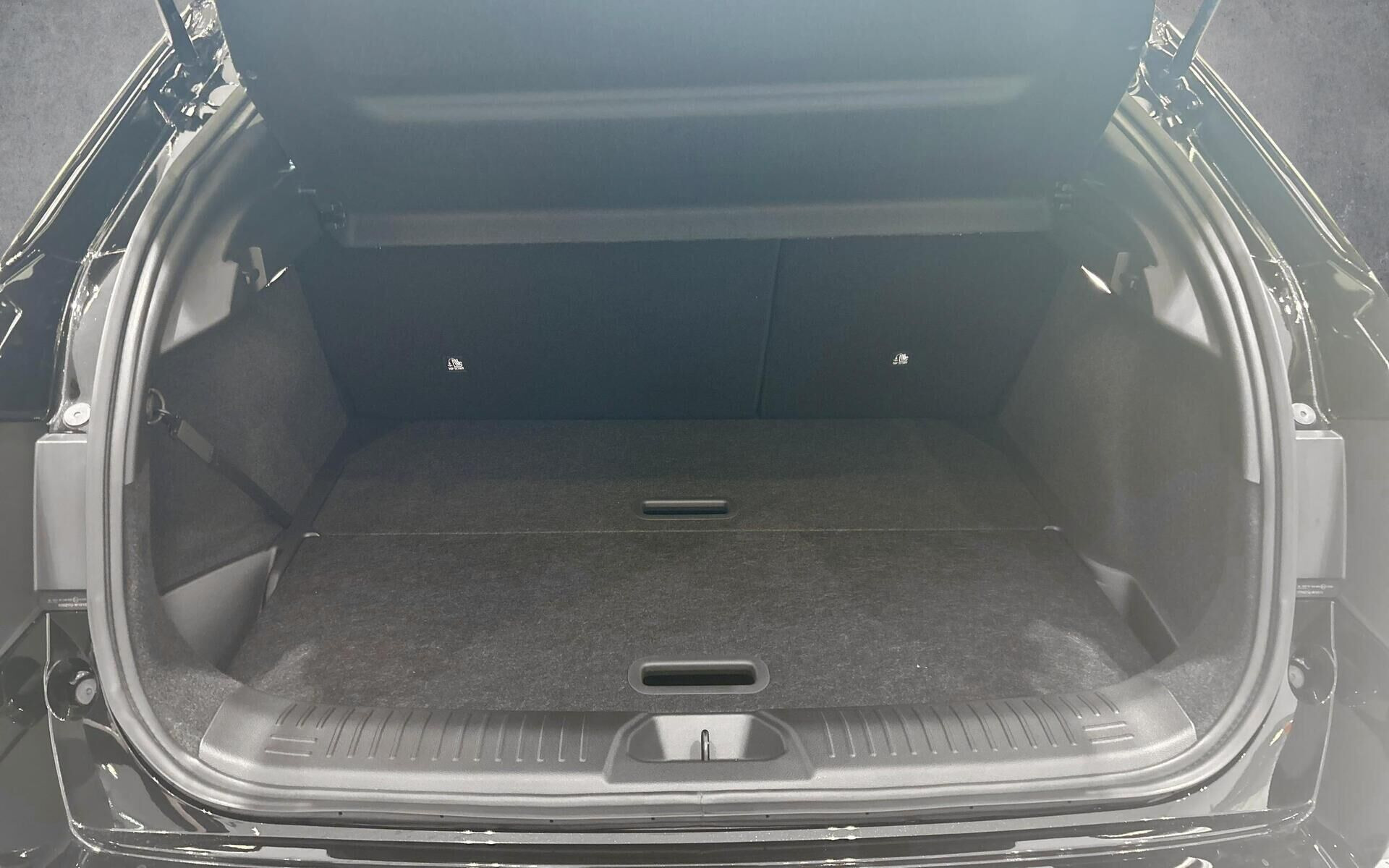 Sort Nissan Leaf fra 2026