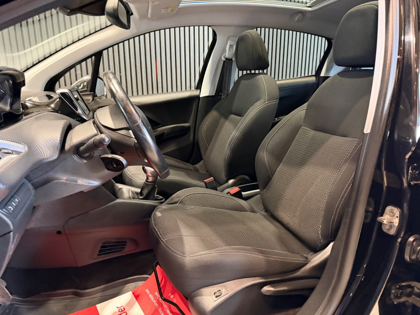 Sort Peugeot 208 fra 2017