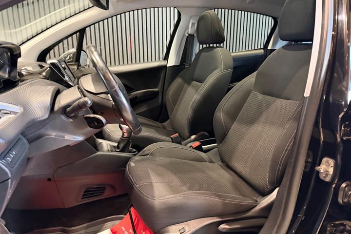 Sort Peugeot 208 fra 2017
