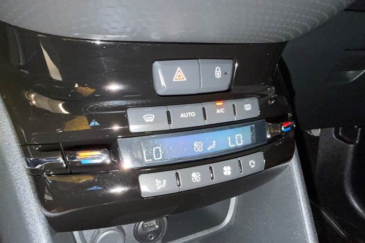 Sort Peugeot 208 fra 2017