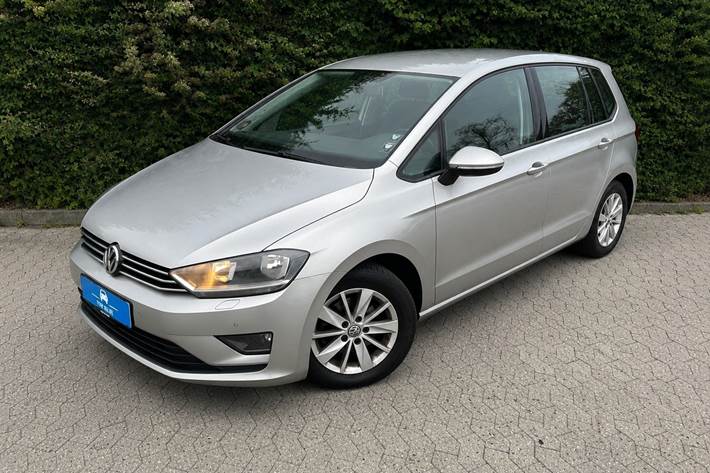 undefined VW Golf Sportsvan fra 2014 set udefra
