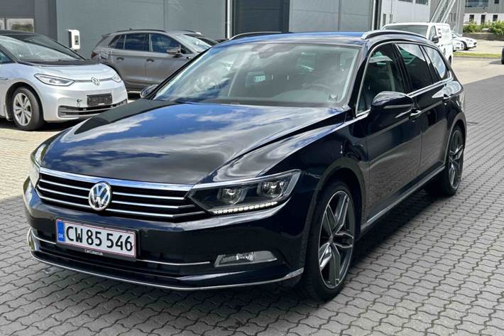 Sort VW Passat fra 2017