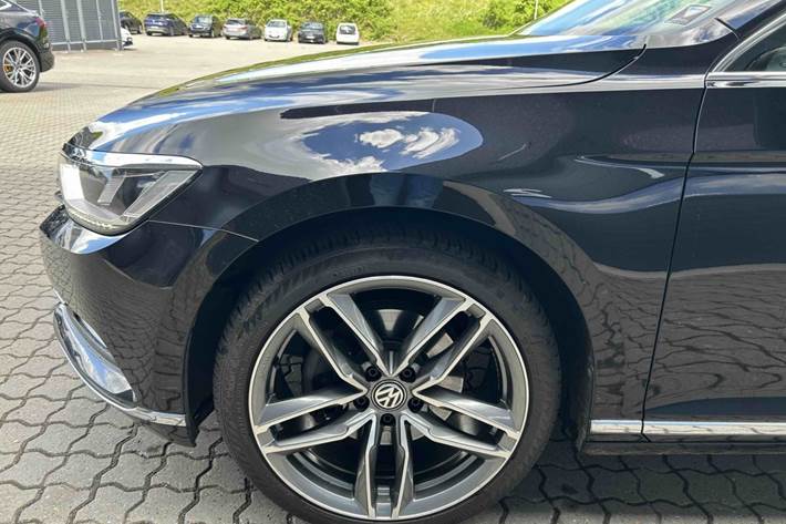 Sort VW Passat fra 2017