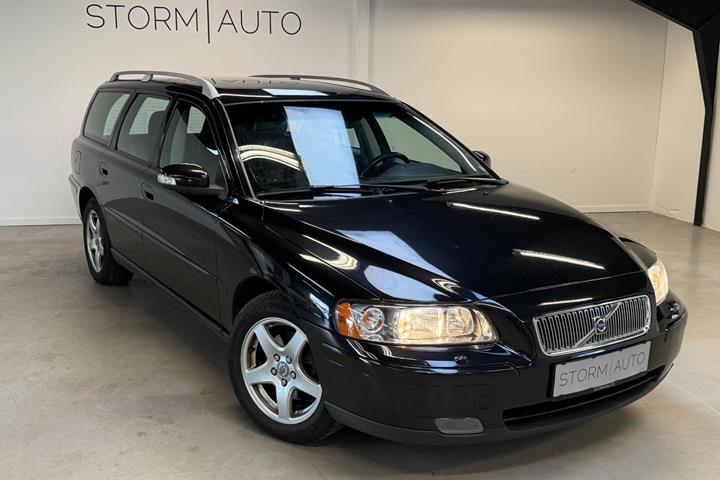 Sølv Volvo V70 fra 2006