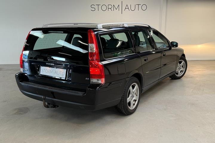 Sølv Volvo V70 fra 2006