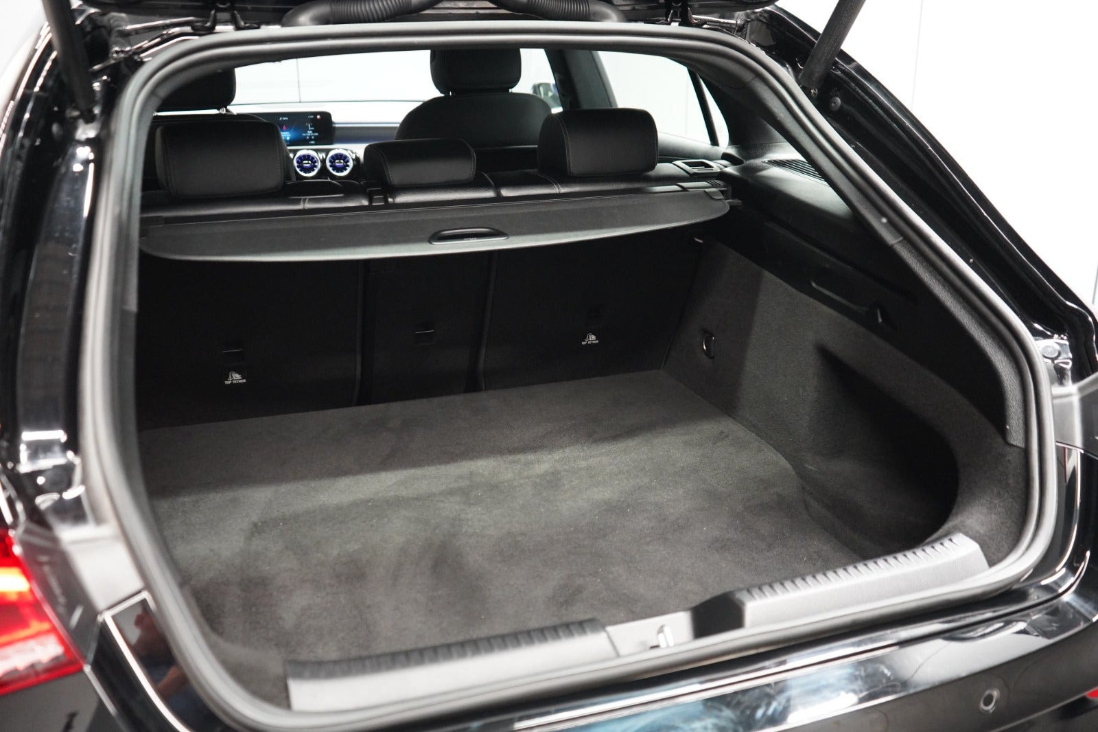 Sort Mercedes CLA250 e fra 2023