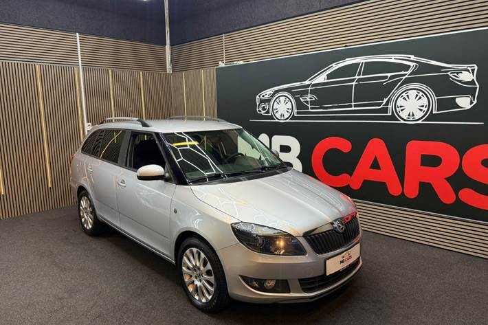 Sølv Skoda Fabia fra 2015 set udefra