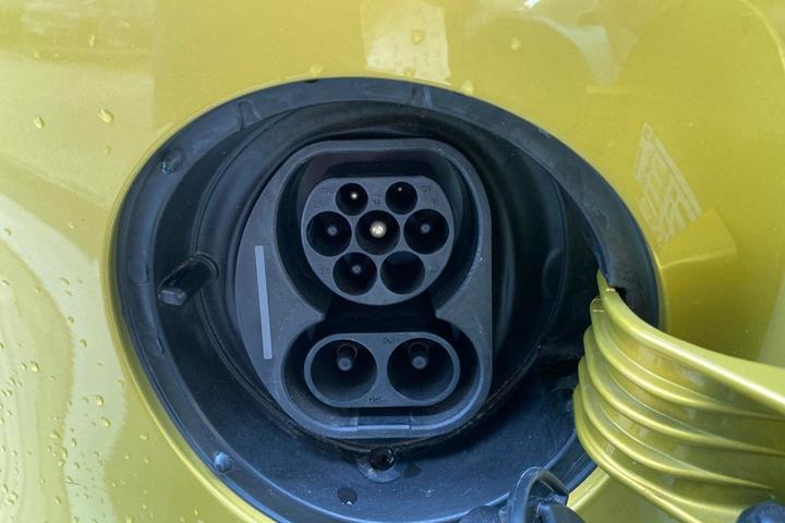 Gul VW E-UP! fra 2021