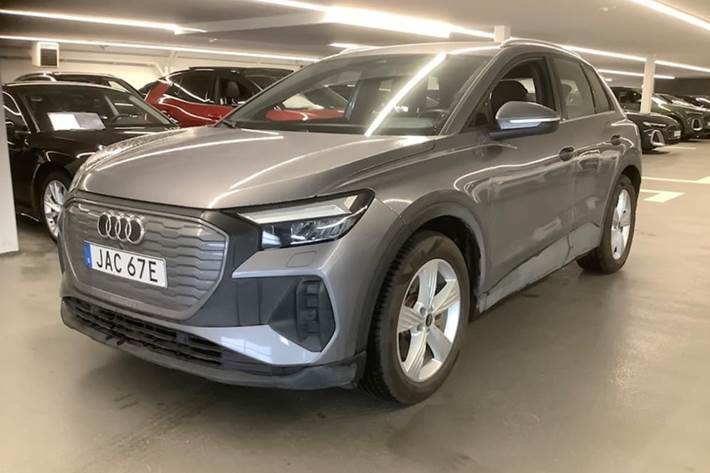 Grå Audi Q4 e-tron fra 2023