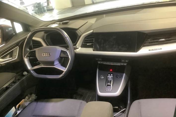 Grå Audi Q4 e-tron fra 2023