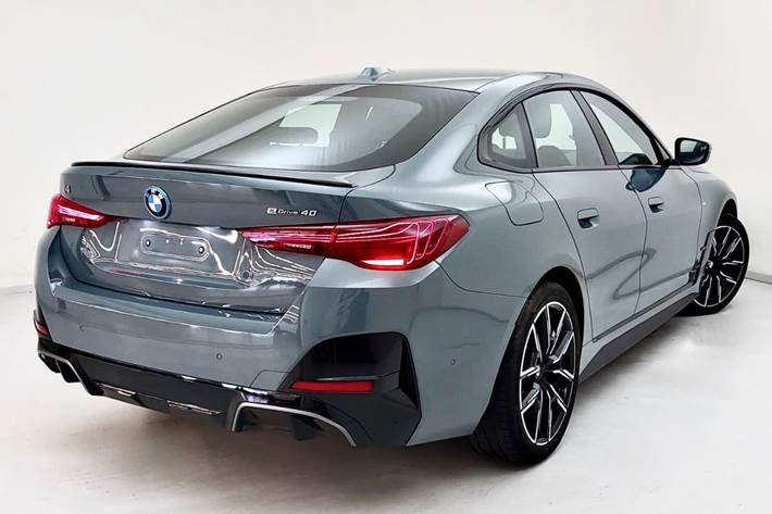 Grøn BMW i4 fra 2025