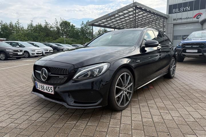 Sort Mercedes C43 fra 2016 set udefra