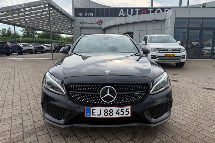Sort Mercedes C43 fra 2016