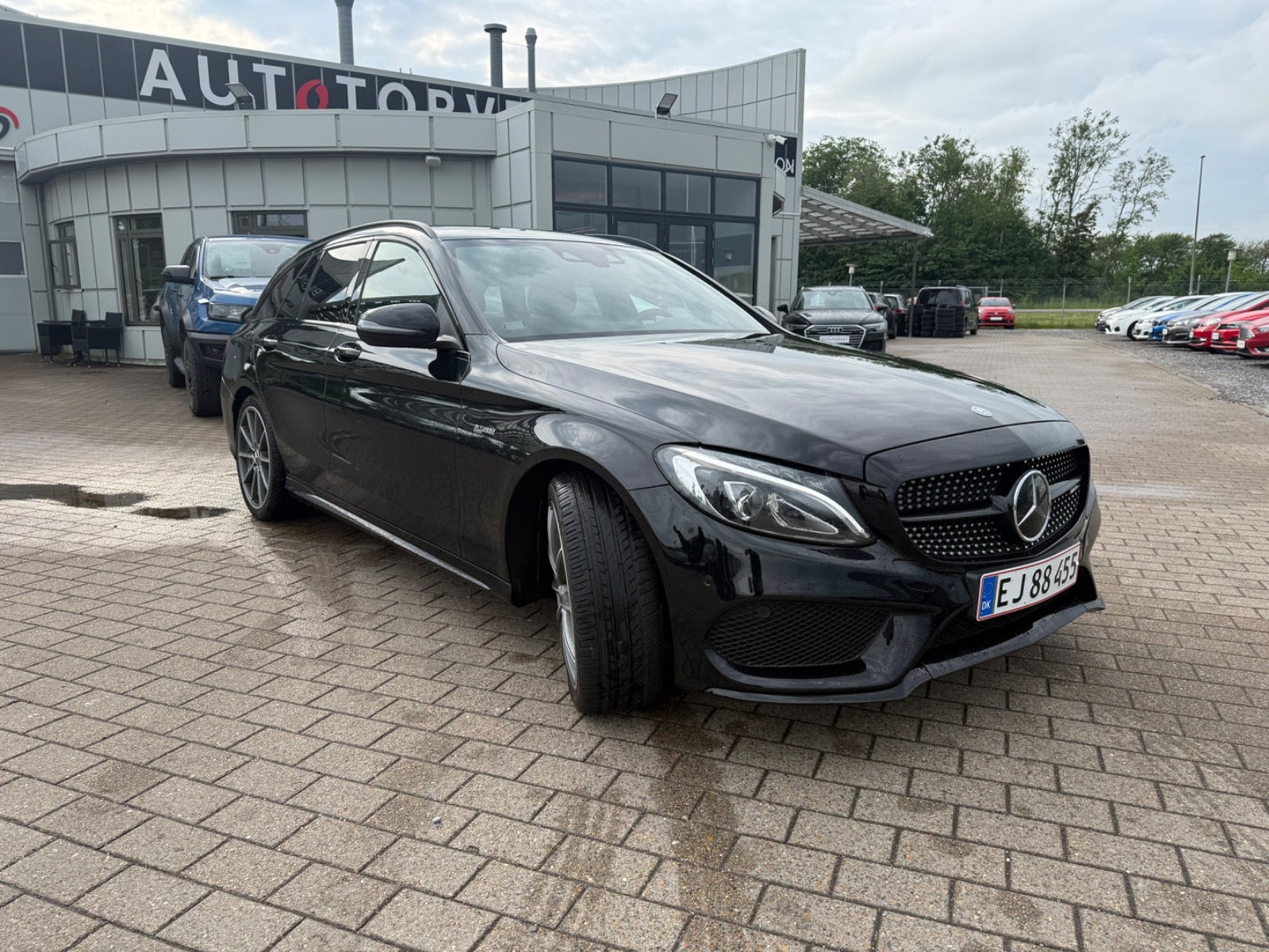 Sort Mercedes C43 fra 2016