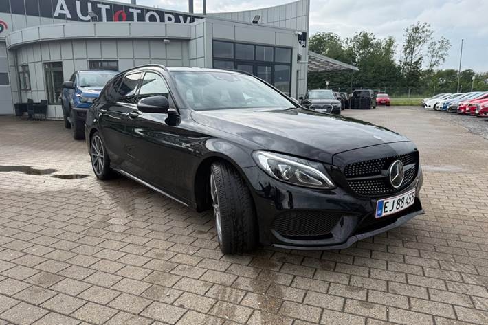 Sort Mercedes C43 fra 2016