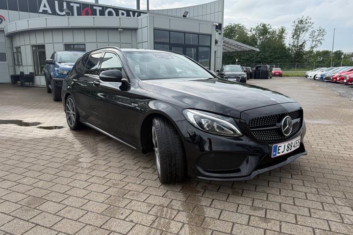 Sort Mercedes C43 fra 2016