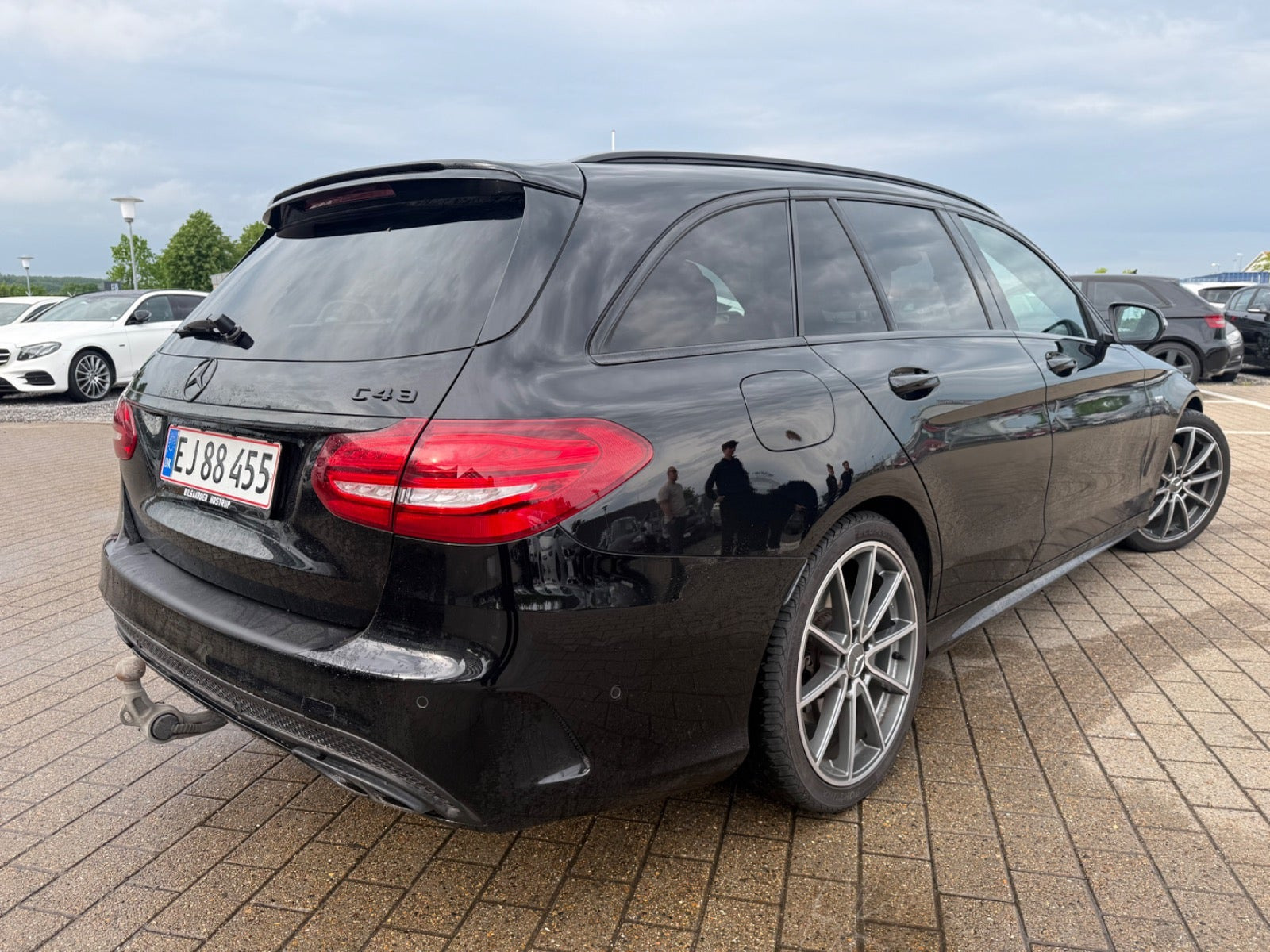 Sort Mercedes C43 fra 2016
