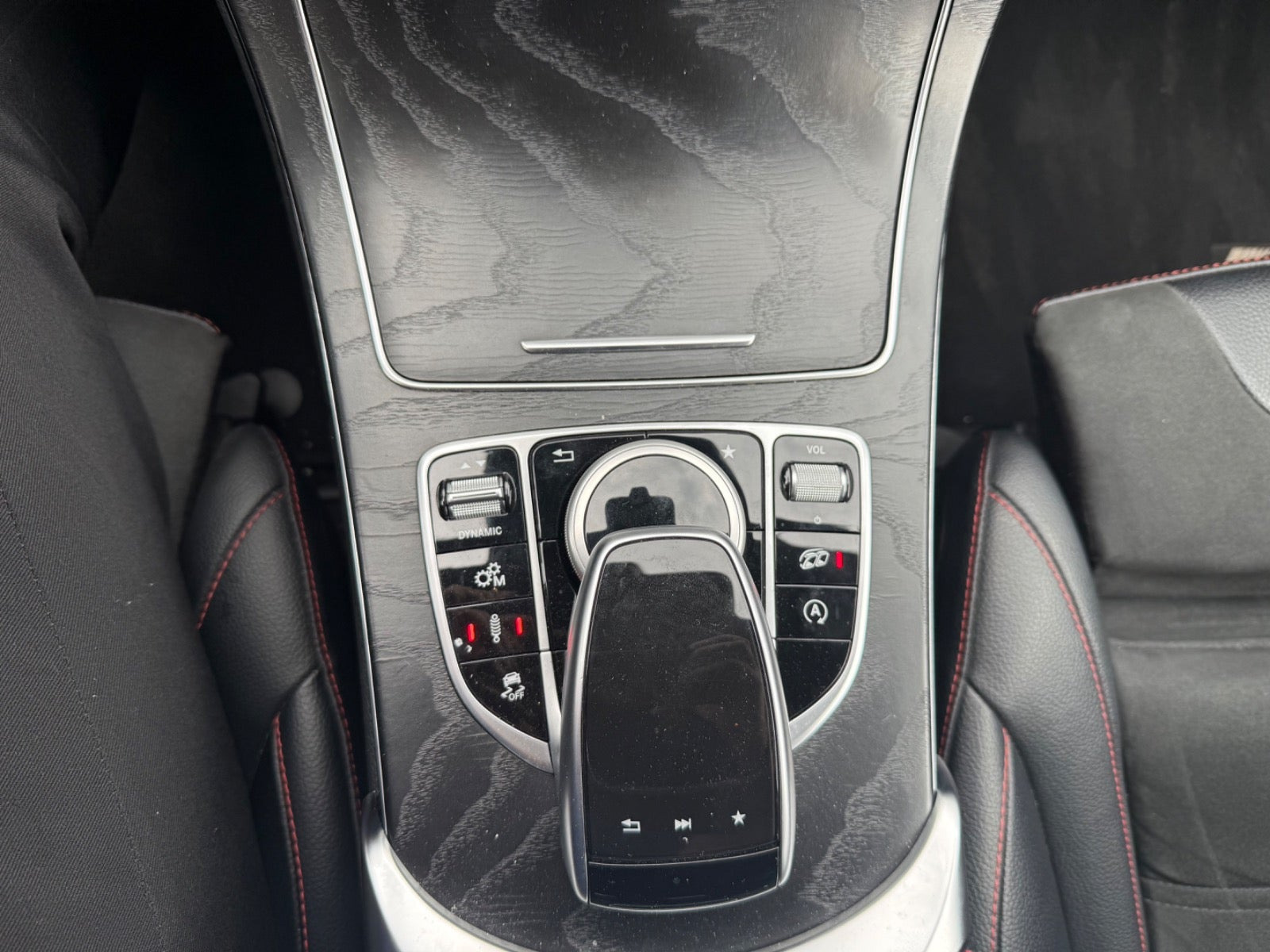 Sort Mercedes C43 fra 2016