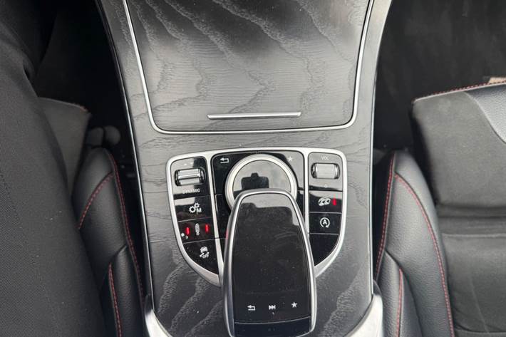Sort Mercedes C43 fra 2016