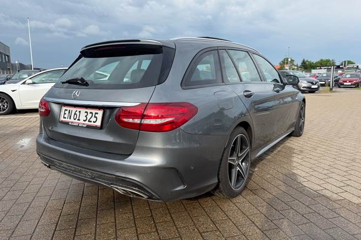 Grå Mercedes C43 fra 2016